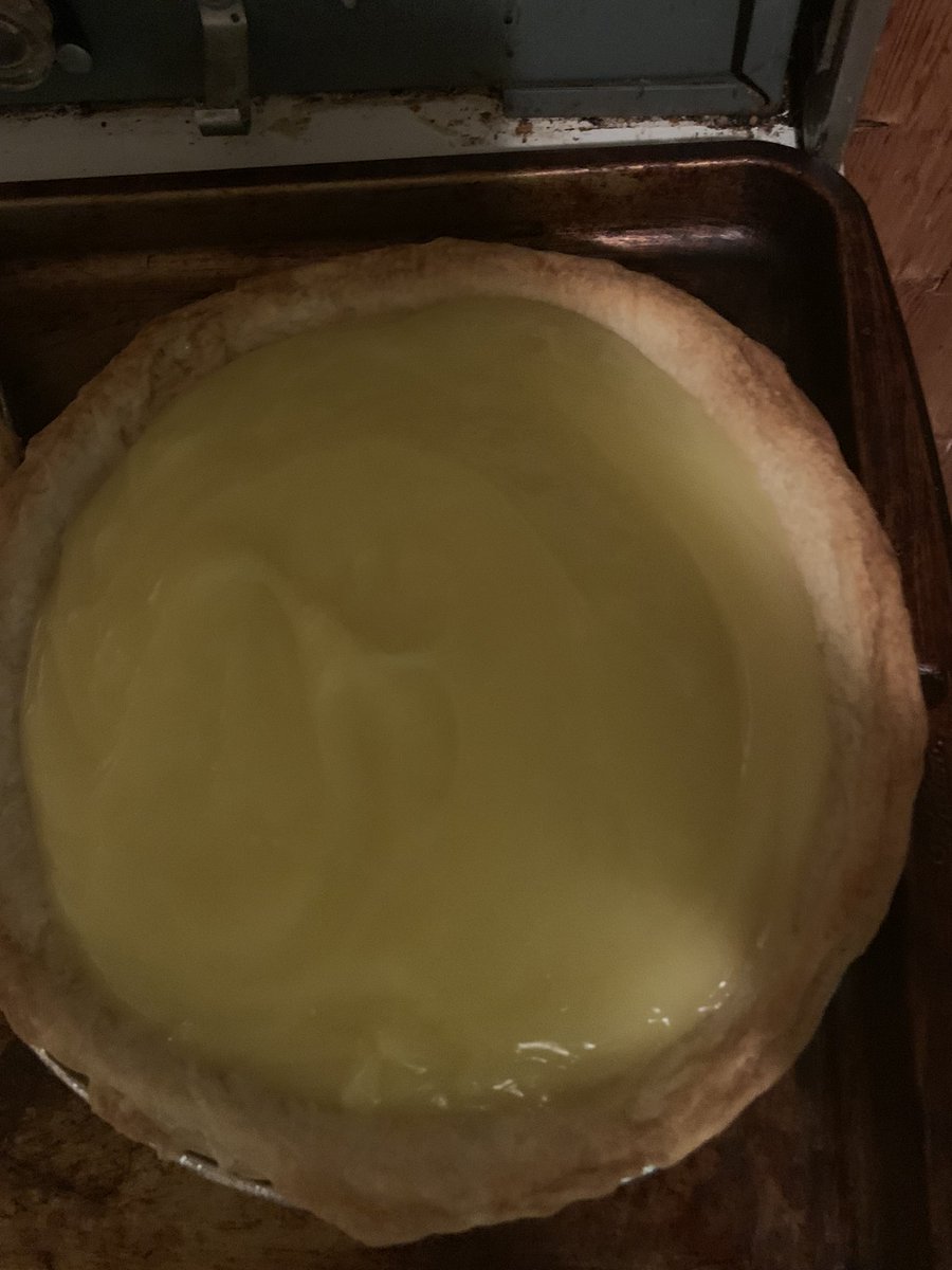 Angel_Eyes2004's tweet photo. Made lemon, coconut and butterscotch pies https://t.co/95xHhBUrF1