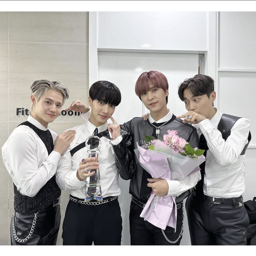 portalhighlight's tweet photo. [#IG | 18.11.22]

Atualização de #Gikwang no Instagram

"Muito obrigado a todos que gostam das apresentações e das músicas do Highlight. Obrigado por gostarem de mim e me apoiarem. Vou retribui-los com melhores músicas e performances💙💛💚💜"

cr: hlxlight

#ALONE3RDWIN https://t.co/uZcYJWzihu