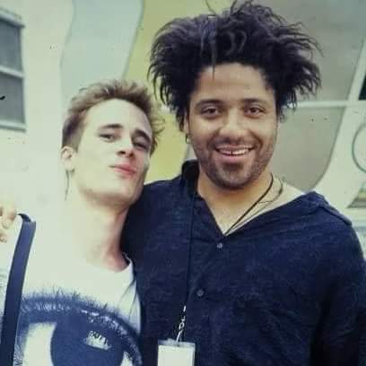 nandosiol's tweet photo. Dois dos meus espíritos musicais retratados aqui: Chris Dowd do Fishbone e @JeffBuckley no Lollapalooza 1993 #dreambrother #WhatWillYouSay #fishbone #chrisdowd #jeffbuckley https://t.co/tC5f5TEoIz