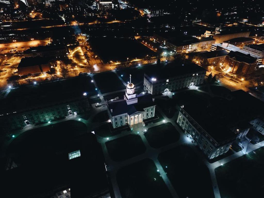 uiowa's tweet photo. See you soon, Hawkeyes. We'll leave the light on for your return. 🦃 https://t.co/8X8BFFz1Mc