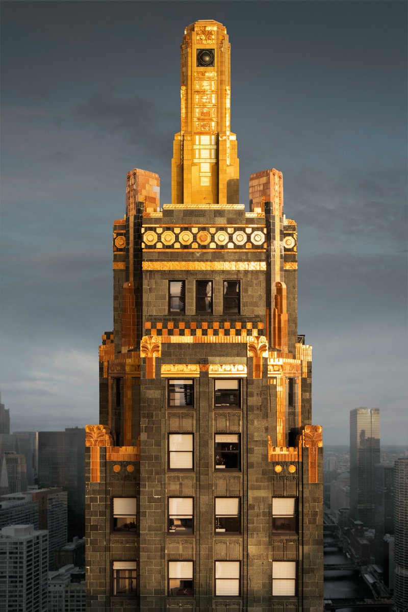 Hythacg's tweet image. After studying historic highrises for about a year, I've decided that the Carbide and Carbon Building is my favorite.