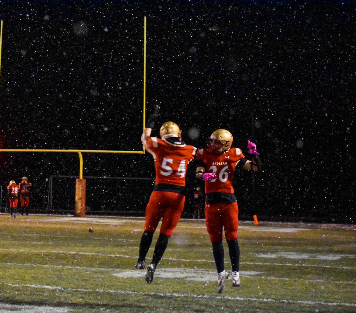 shotbycjm's tweet photo. Now this is football weather 📸❄️🏈 https://t.co/uNV3G0WNsb