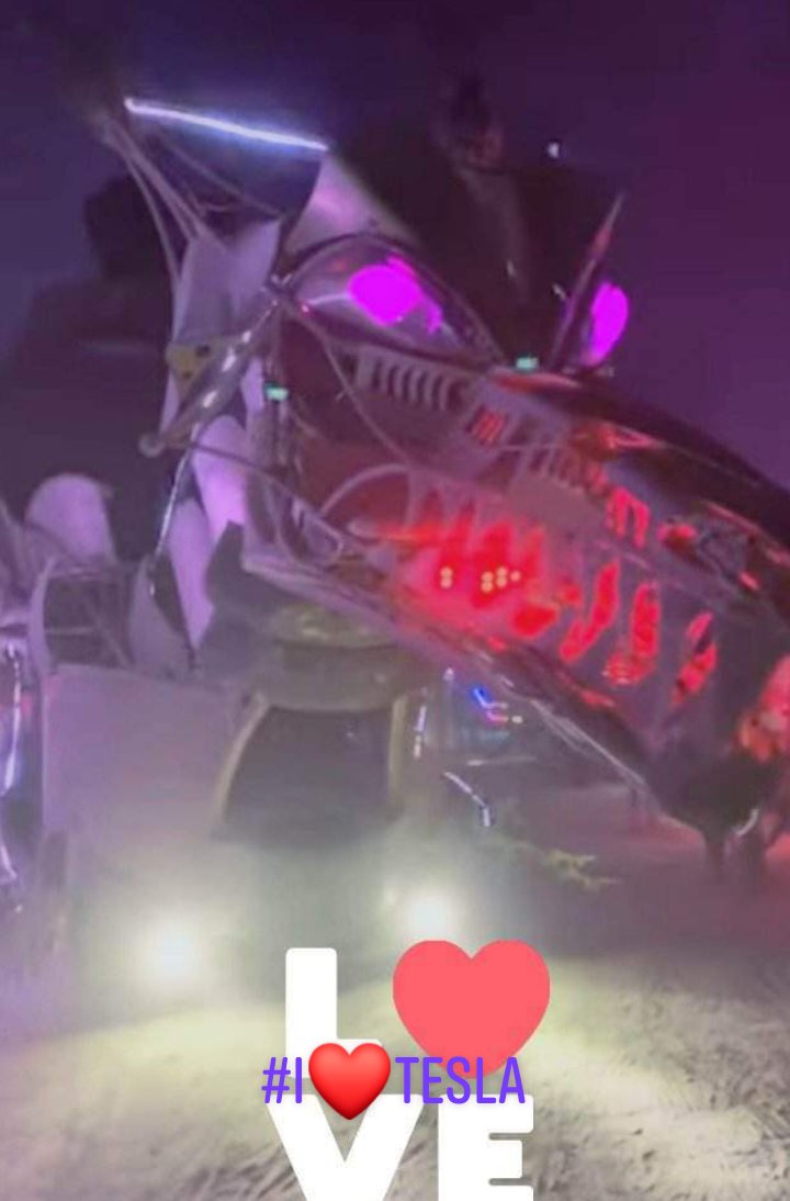 DogaSuzi's tweet photo. My favorite Art Car at #burningman this year. https://t.co/9O0e1LVO9Q