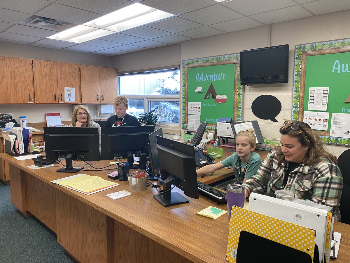 mrsneilsclass's tweet photo. Thank you Kelly staff, and especially Jayme and Karen! The boys had a blast helping in the office, getting Starbucks, and learning about all the extra things behind the scenes. #giftsfromtheheart @KellyGFPS https://t.co/HgMcmVWPsn