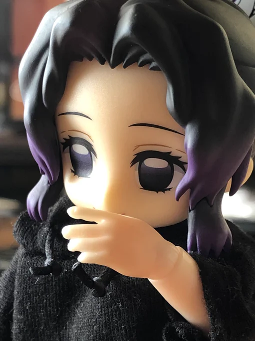 麻雀の牌とか持ってそうなしのぶちゃん。 