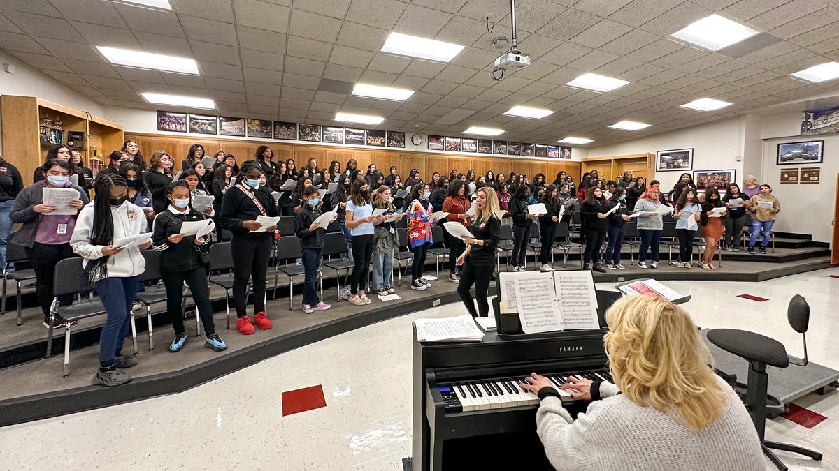 DDE Choir Department tweet media