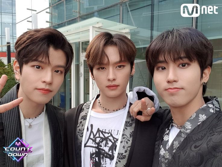 SEUNGM1NE's tweet photo. take care &amp; praying for your speedy recovery boys ㅠ❤️ㅠ https://t.co/Y6nnFvoJne