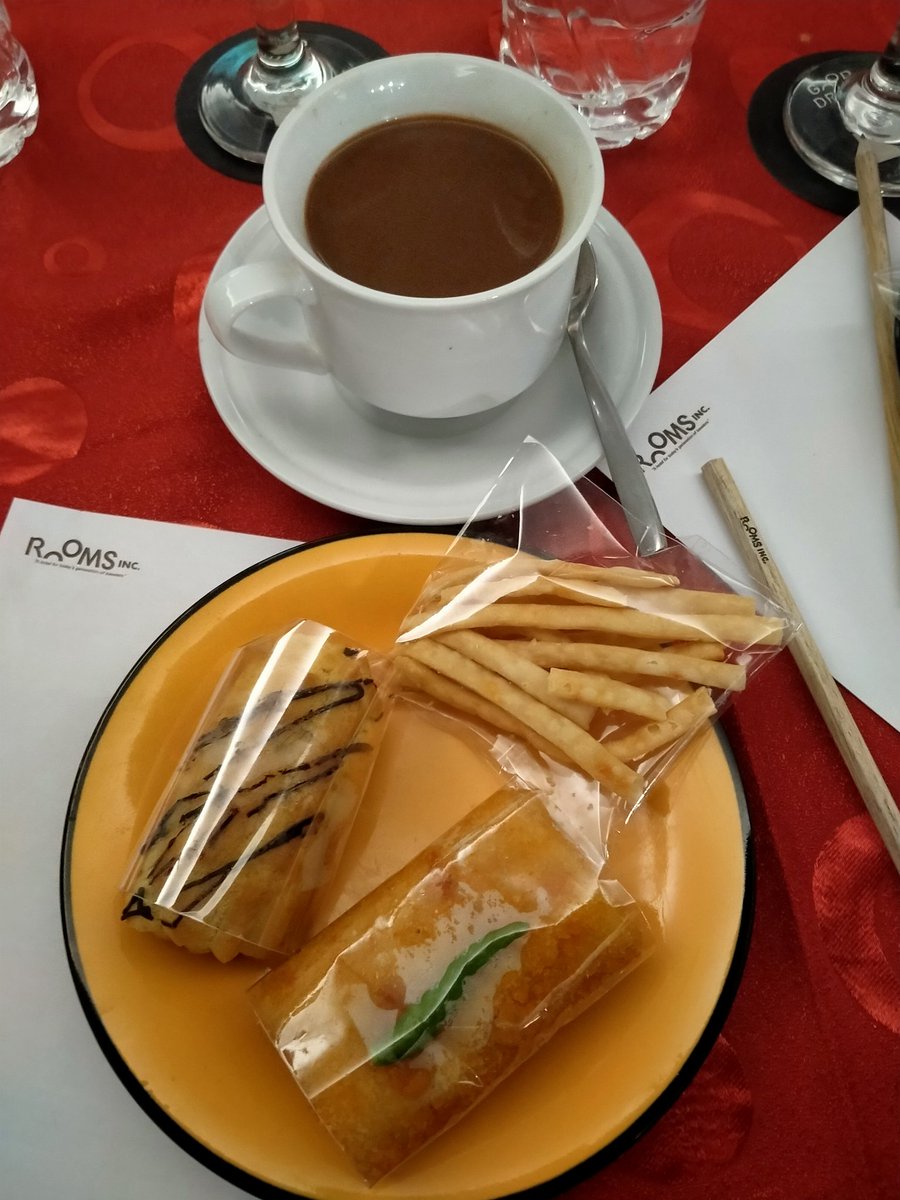 Hidayah_Art's tweet photo. Ngemil dulu agar lancar dengerin materi hari ini π
#SemarangBloggerGathering
#RoomsInc
#DPMallSemarang https://t.co/kAJRE7wjsP