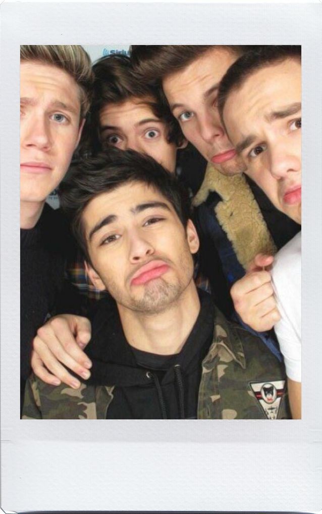 panggilvani's tweet photo. @jellenazgi @AMAs @onedirection @BTS_twt Eh ayo directioners, jangan kasih kendor server sebelah
Meskipun band nya lagi tidur siang, mereka pasti bakalan bangun kok
Sekarang mereka lagi chatan di grup wa
I'm voting for #OneDirection "Story Of My Life" (2013) for #AMAsFanFavorite    at the #AMAs https://t.co/50EmmurEGB