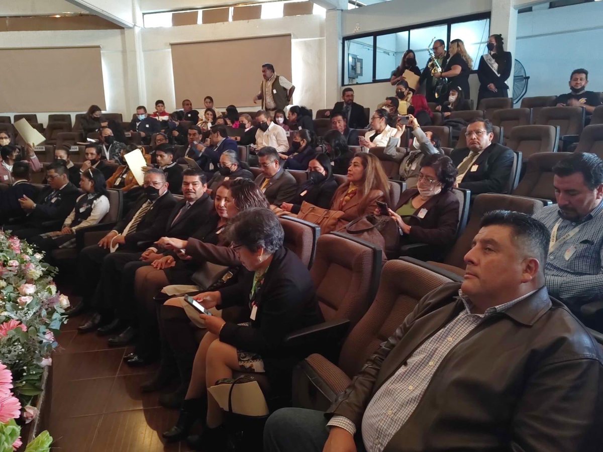 zonabg53's tweet photo. La @zonabg53 presente en el 3er Concurso de Oratoria Región Oriente, orgullosos de ser representados con el talento de nuestra alumna Maybrit Anel de la @preparatoria125 
#PasiónPorLoQueHacemos 
#Team53
@dbg_epoem 
@HectorUlisesCG1 
@SBGOriente https://t.co/DD1ORhv4Nj