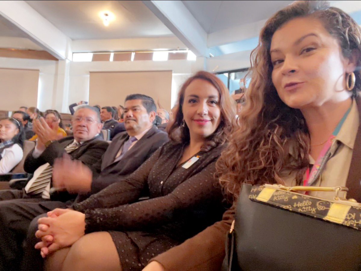 zonabg53's tweet photo. La @zonabg53 presente en el 3er Concurso de Oratoria Región Oriente, orgullosos de ser representados con el talento de nuestra alumna Maybrit Anel de la @preparatoria125 
#PasiónPorLoQueHacemos 
#Team53
@dbg_epoem 
@HectorUlisesCG1 
@SBGOriente https://t.co/DD1ORhv4Nj