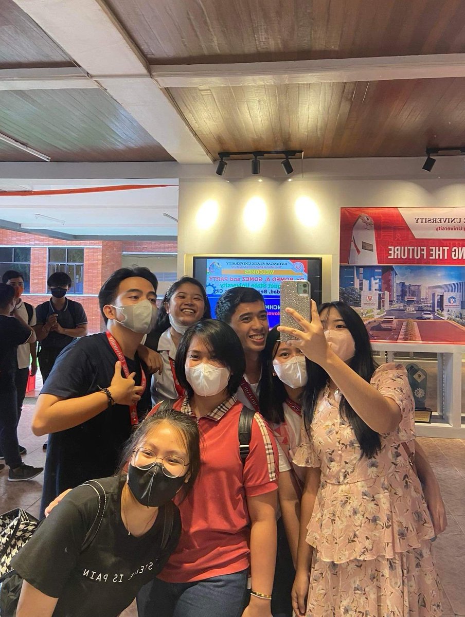 jhngls_'s tweet photo. College Buddies 🫶🏻 https://t.co/TgkjvEtfkw