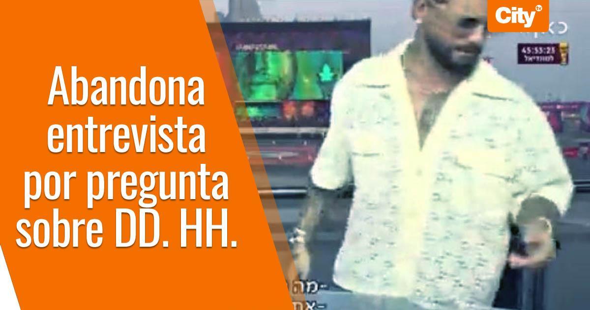 Citytv's tweet photo. 🤔 Maluma se enfada y deja set en plena entrevista en Mundial de Qatar. Le mostramos aquí el video ► https://t.co/OPbYPIAbzv https://t.co/8mC2DfqTxQ