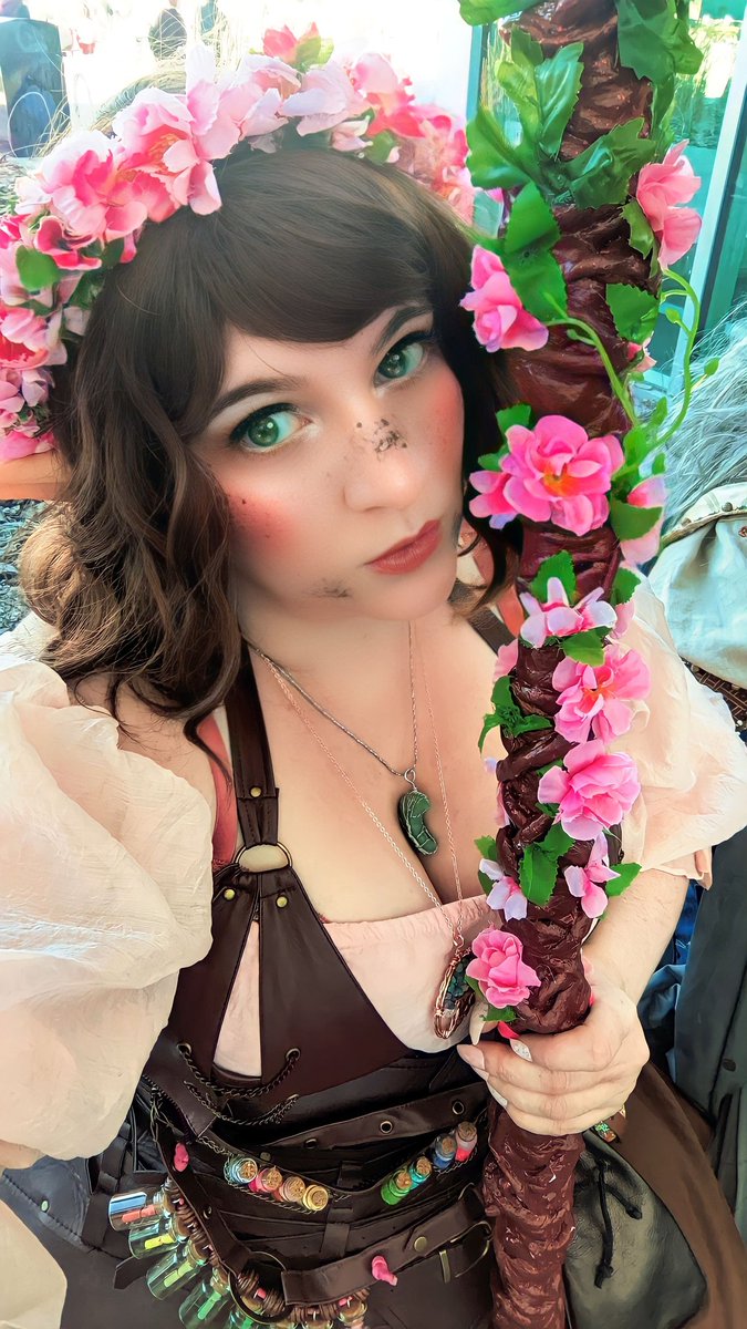 OokamiBlu's tweet photo. Still one of my favourite cosplays! 

#selfie #originalcharacter #originalcharactercosplay #cosplay #cosplayer #cosplayers #dnd #dungeonsanddragons #druid #druidcosplay #druidcosplayer #renfaire #edmontonexpo #edmontonexpo2022 #elf #elfcosplay #elfcosplayer https://t.co/c22akCo6Sg