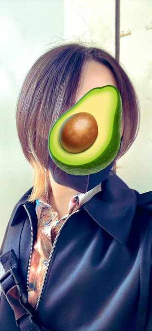 髪切ってきました。これでもかなり短くしたほうで、床が髪まみれでした。 