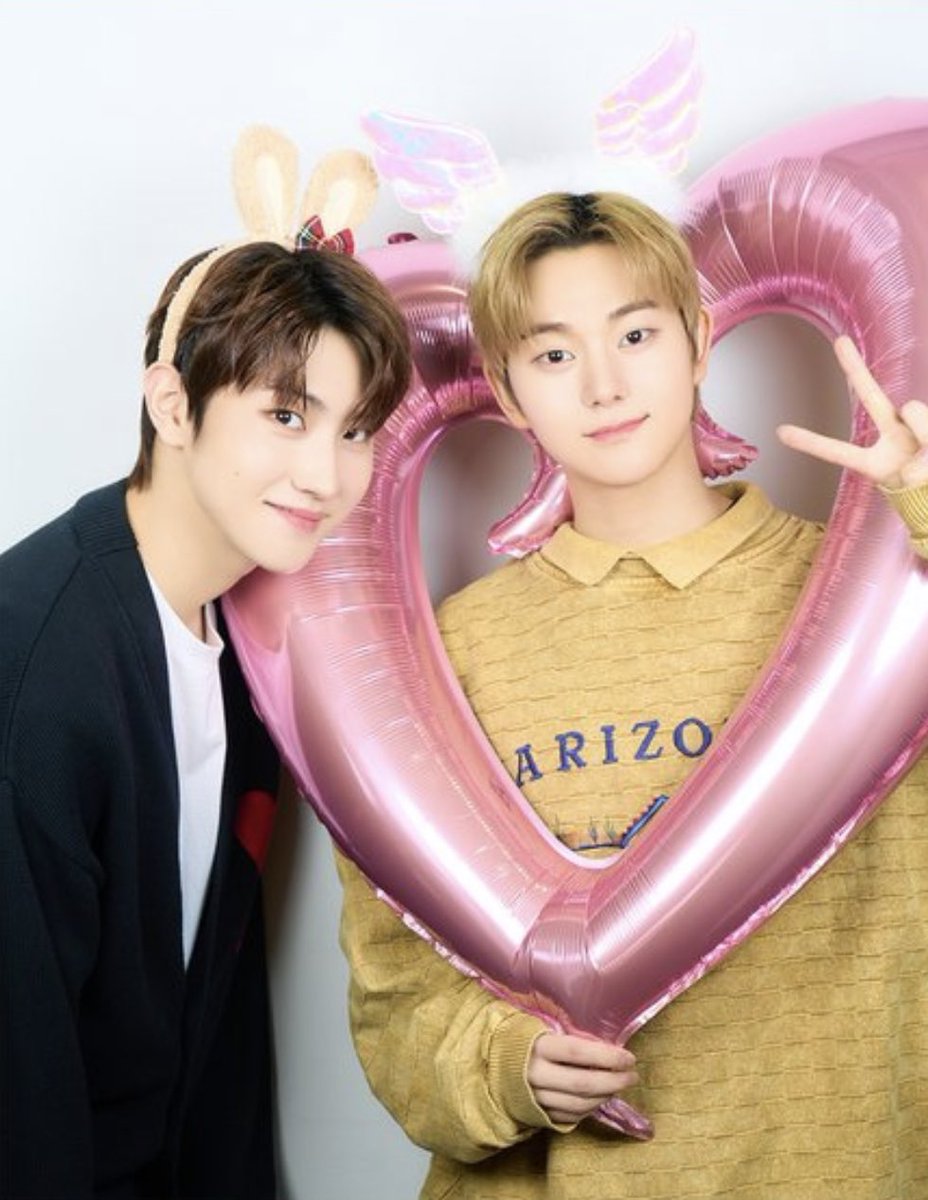 omg_pppn's tweet photo. ひょんすが主役みたい😂😂 https://t.co/aF0VrYXIU9