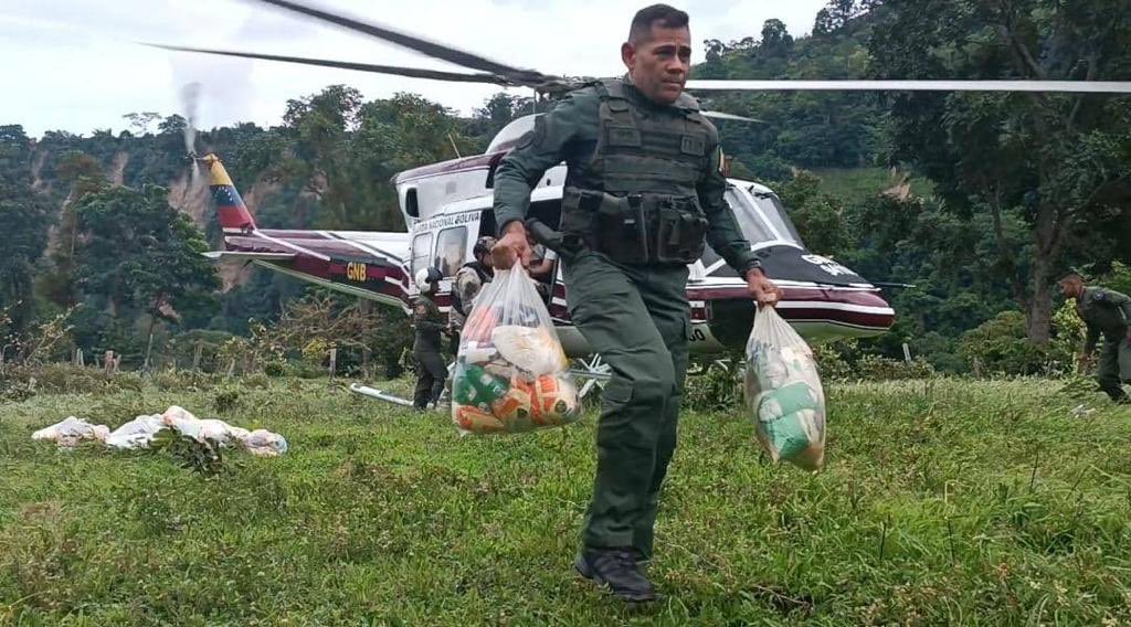 dhernandezlarez's tweet photo. #FANB desplegada en el estado Mérida en apoyo a la población, luego de los deslizamientos e inundaciones ocasionadas por las fuertes lluvias. https://t.co/zFIdsd738u