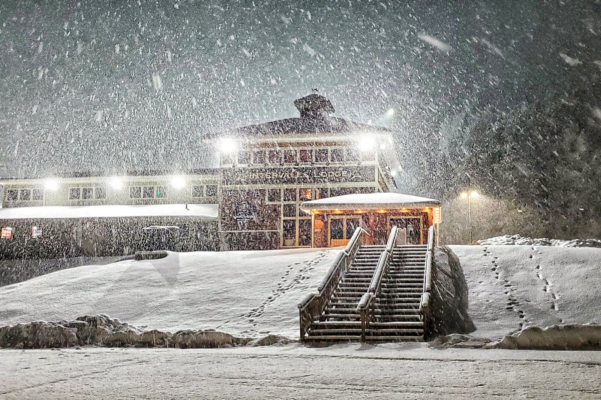 LPLegacySites's tweet photo. Snow Globe Status at the Olympic Jumping Complex.

#OlympicJumpingComplex #OlympicLegacy #LakePlacid #FridayNightLights #snowfall https://t.co/WPUvp6hrLW