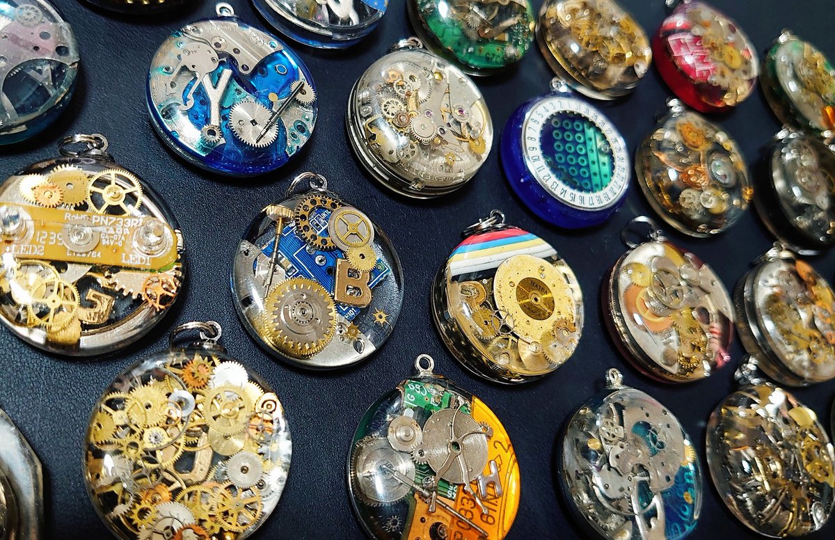 yui_craft's tweet photo. デザインフェスタ56に出展させていただきます！

11月20日㈰…11〜19時
南ホール4階…Nー152

電子部品や時計部品を使用した雑貨を販売させていただきます

#デザフェス56　#デザインフェスタ
#基板　#電子部品　#結craft　#理系 https://t.co/meal6ggnq6