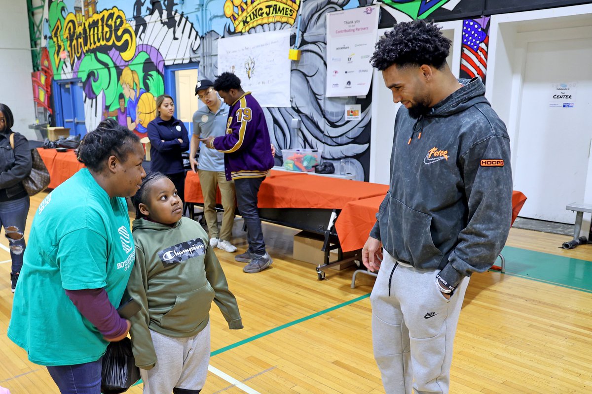 Saints's tweet photo. ⚜️ @chrisolave_  hosted a Thanksgiving Impact event tonight at the Boys &amp; Girls Club in Gretna

The #Saints rookie served meals and interacted with fans!  👏 https://t.co/xLmDGnvwGI