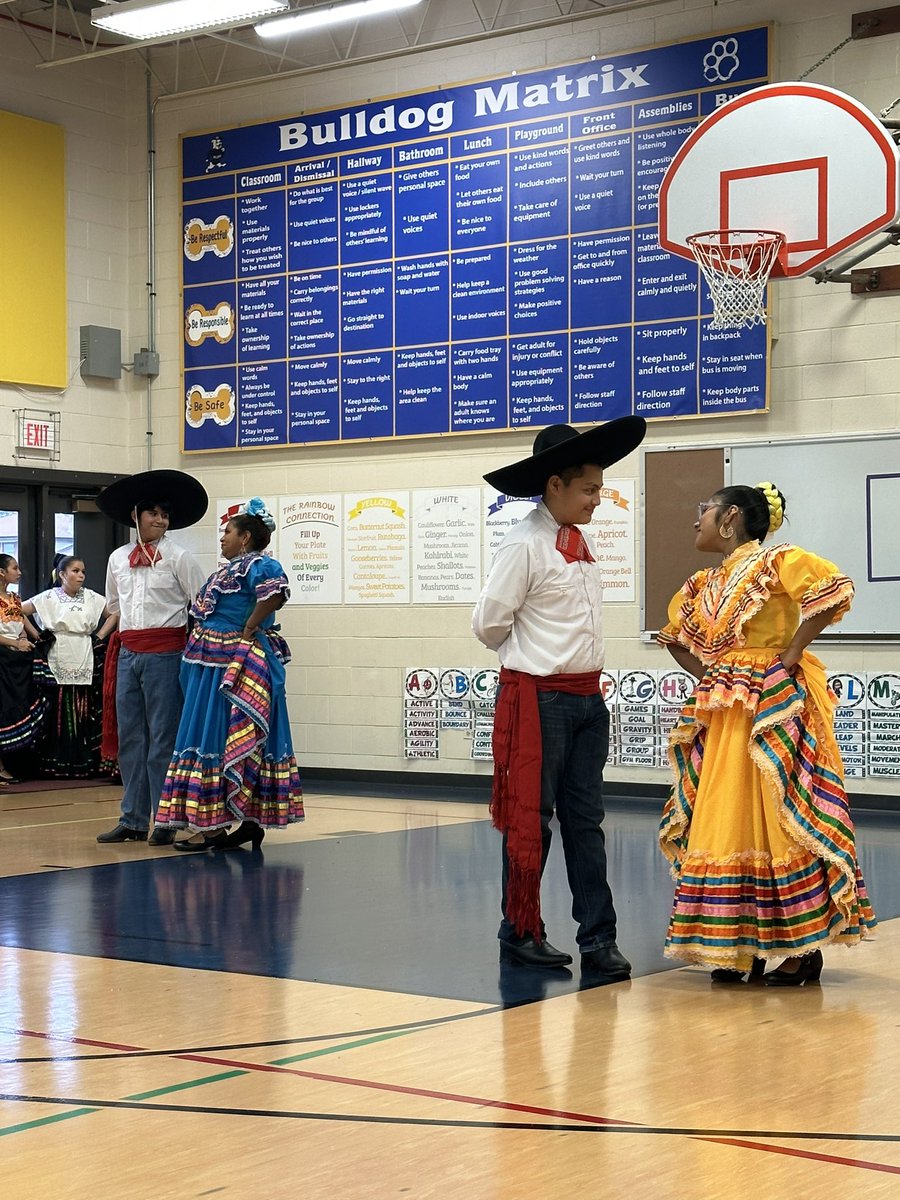 monicavazquezED's tweet image. Thank you @BFolkloricod33 for celebrating the end of the trimester with @RoyDeShane! Y’all were amazing! @CCSD93 #aroundtheworld #PBIS #celebration #assembly #mexico #school #education #teacherlife