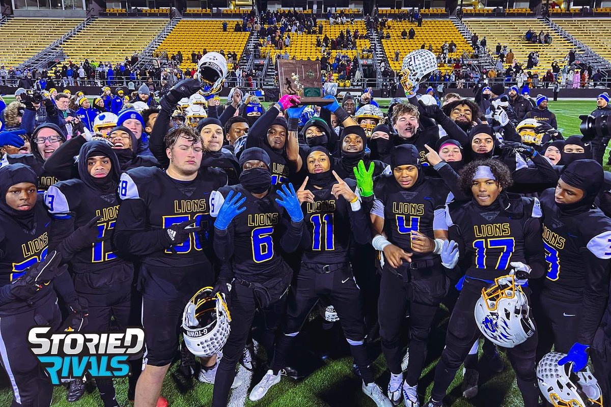 StoriedRivals's tweet image. Gahanna is STATE BOUND for the first time in 4️⃣0️⃣ years 🦁 

@gahannafootball fends off New Albany 25-17 to reach the State Semis

Thanksgiving practice coming up 🦃