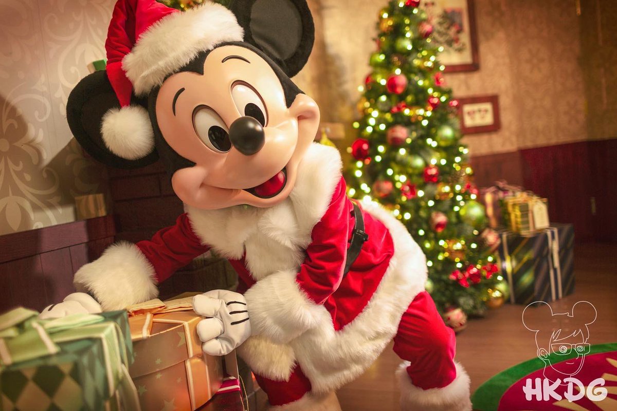 the_hkdg's tweet photo. 🎅🏻#Angel from #LiloandStitch will appear in a #Christmas outfit for the first time, joining #SantaStitch for an out-of-this-world celebration on the #Tomorrowland Stage. Additionally, guests will have the chance to say hello to #SantaGoofy or #SantaMickey at The Annex. https://t.co/AbGmYUYmUD