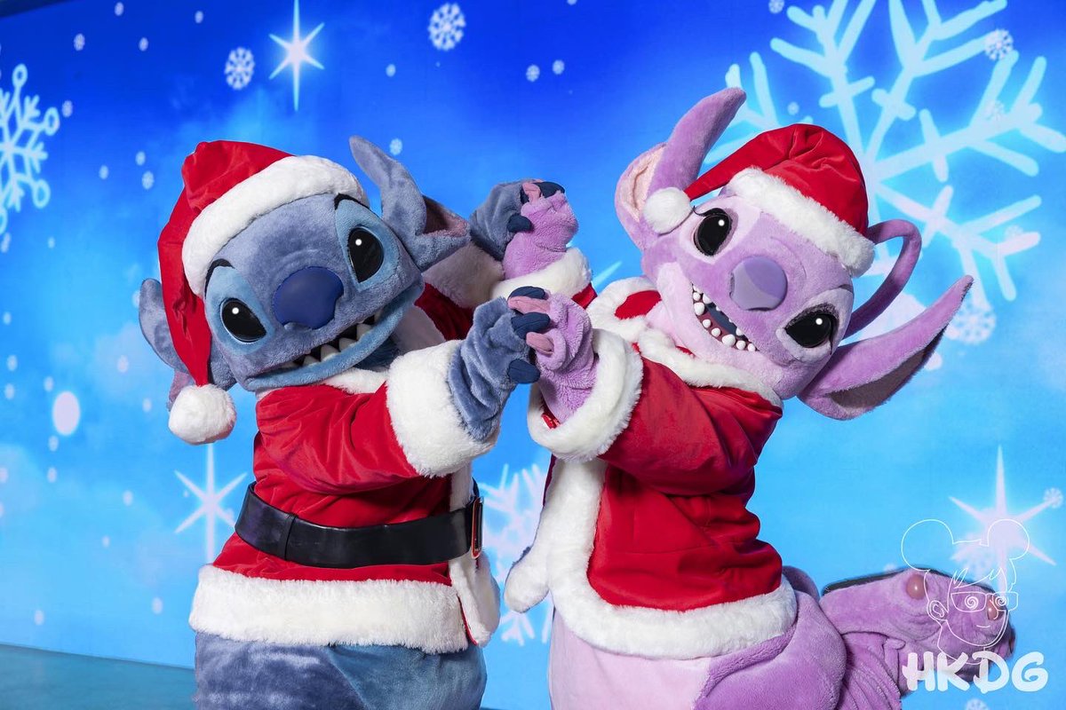 the_hkdg's tweet photo. 🎅🏻#Angel from #LiloandStitch will appear in a #Christmas outfit for the first time, joining #SantaStitch for an out-of-this-world celebration on the #Tomorrowland Stage. Additionally, guests will have the chance to say hello to #SantaGoofy or #SantaMickey at The Annex. https://t.co/AbGmYUYmUD