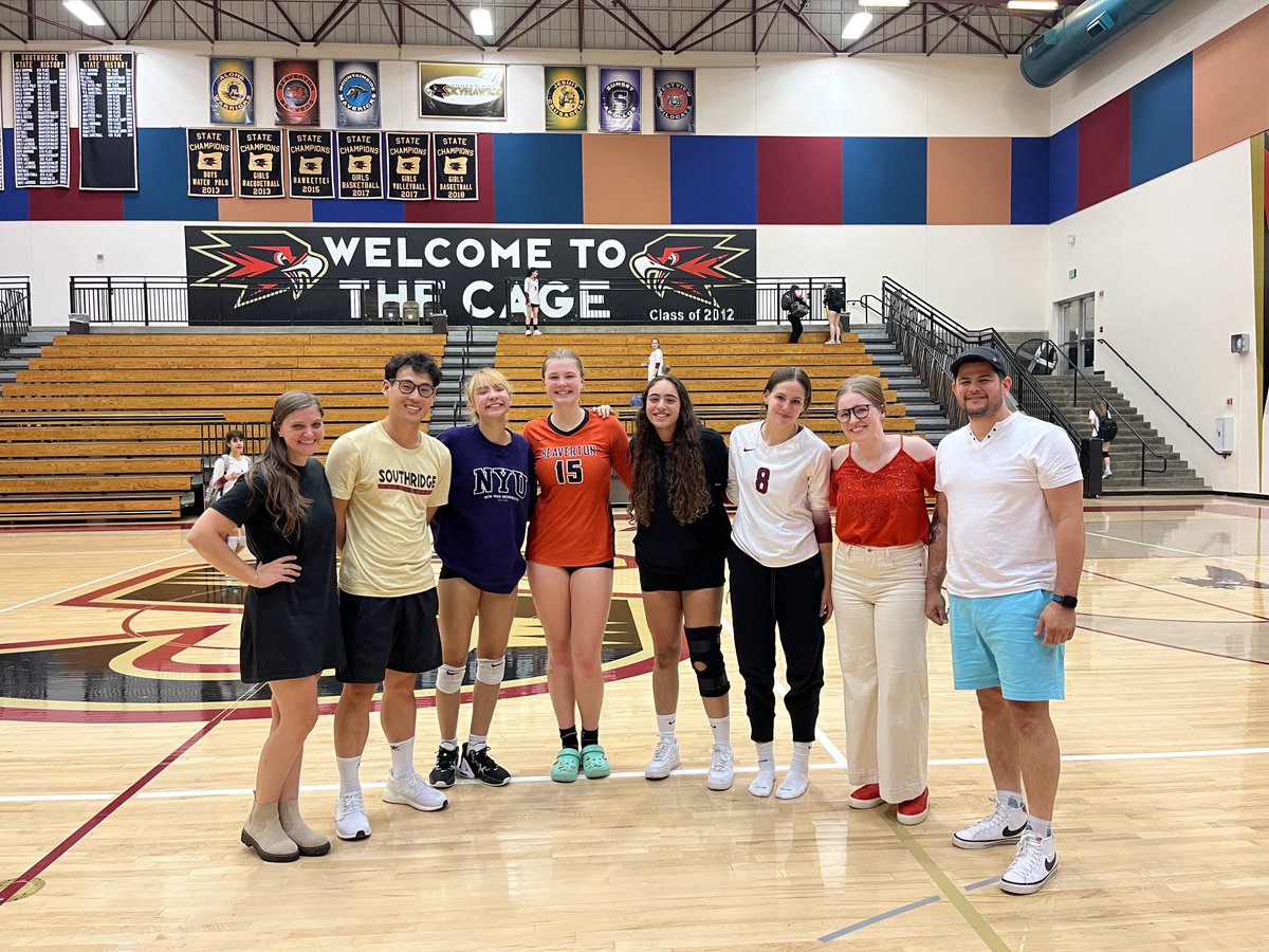 A whole familiar crowd of ⁦<a href="/OregonJuniorsVA/">OJVA</a>⁩ players and coaches at Beaverton vs Southridge