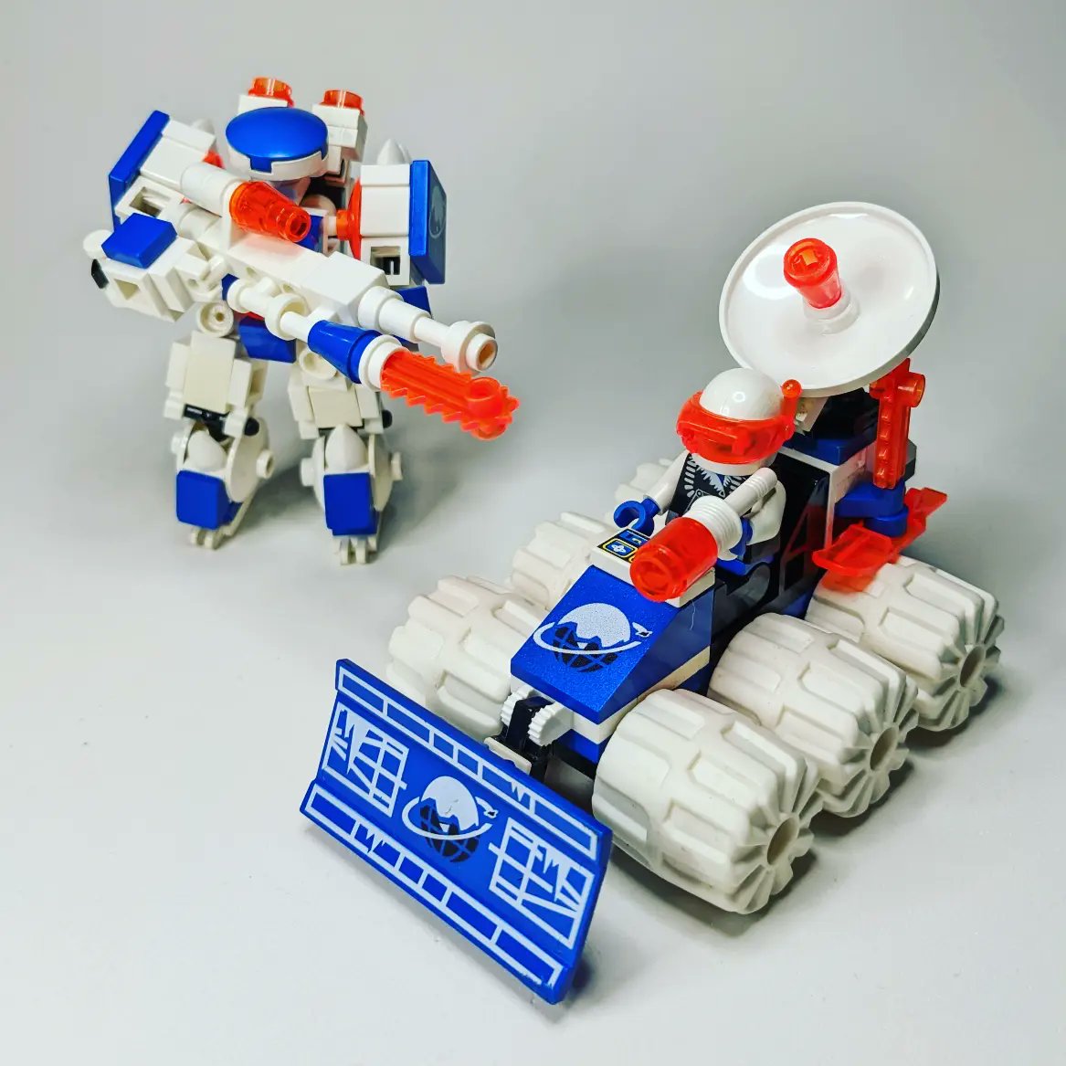 Xand0r's tweet photo. An Ice Planet Satellite Plow clears some snow in a hostile area with some Super Chub protection. #lego #legoiceplanet #iceplanet2002 #mobileframezero https://t.co/R2hYHZlP2g