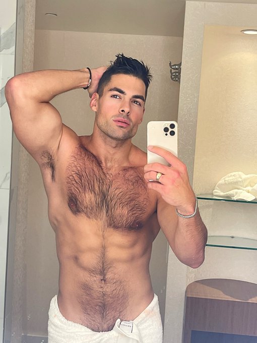 After shower selfie ❤️📸 https://t.co/OKLVOf5hYH