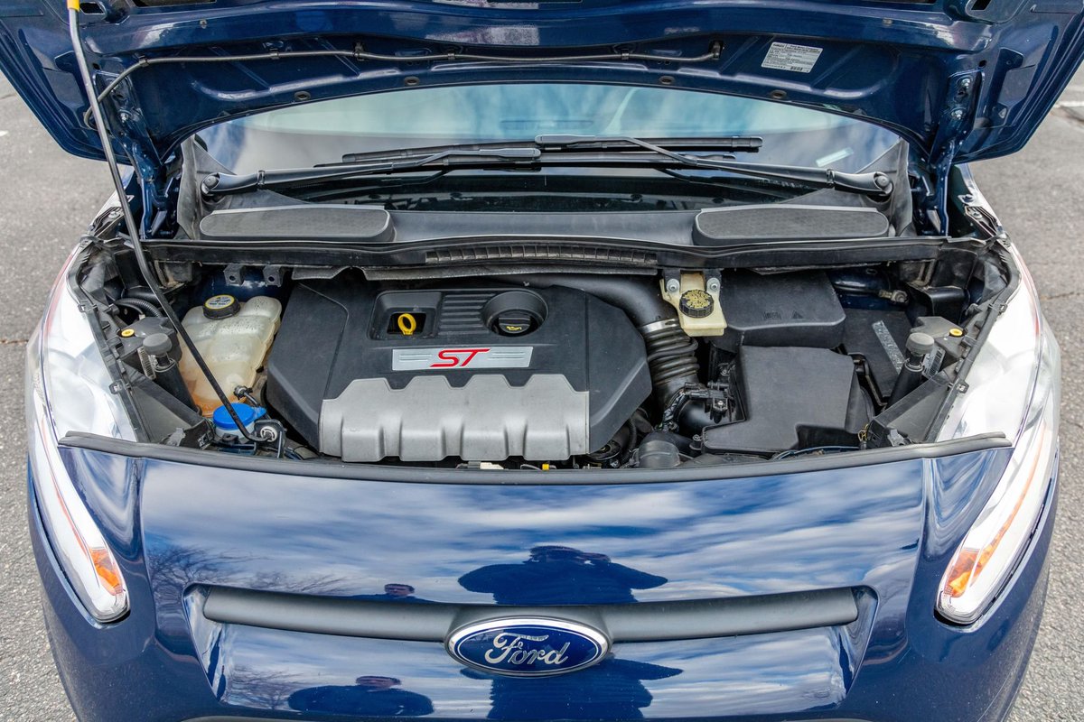 carsandbids's tweet photo. This is one of the coolest cars that we've ever had on Cars &amp; Bids. We're serious.⁠
⁠
THIS... is a "shorty" 2014 Ford Transit Connect XLT -- with a Focus ST engine, a 6-speed manual, and some awesome performance mods.⁠
⁠
That's right:⁠a Transit "ST"!

https://t.co/Yp842lMbkx https://t.co/1xc88K9G1O