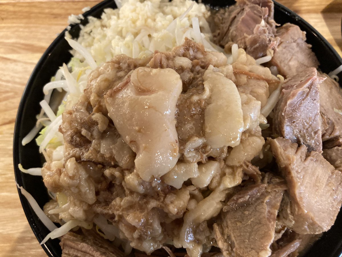 iwao_kanazawa's tweet photo. ラーメン豚嵐
豚嵐ラーメン(野菜ニンニク背脂) ¥900
豚増し ¥200
#ラーメン #らーめん #ラーメン豚嵐 #豚嵐 #豚嵐ラーメン #豚増し #豚増しラーメン #チャーシュー麺 #自家製麺 #ニンニク #あぶら #二郎系 #行列 #行列店 #東京 #蓮根 #ramen #butaarashi #garlic #jiro #tokyo #hasune https://t.co/mBtEnXrQly