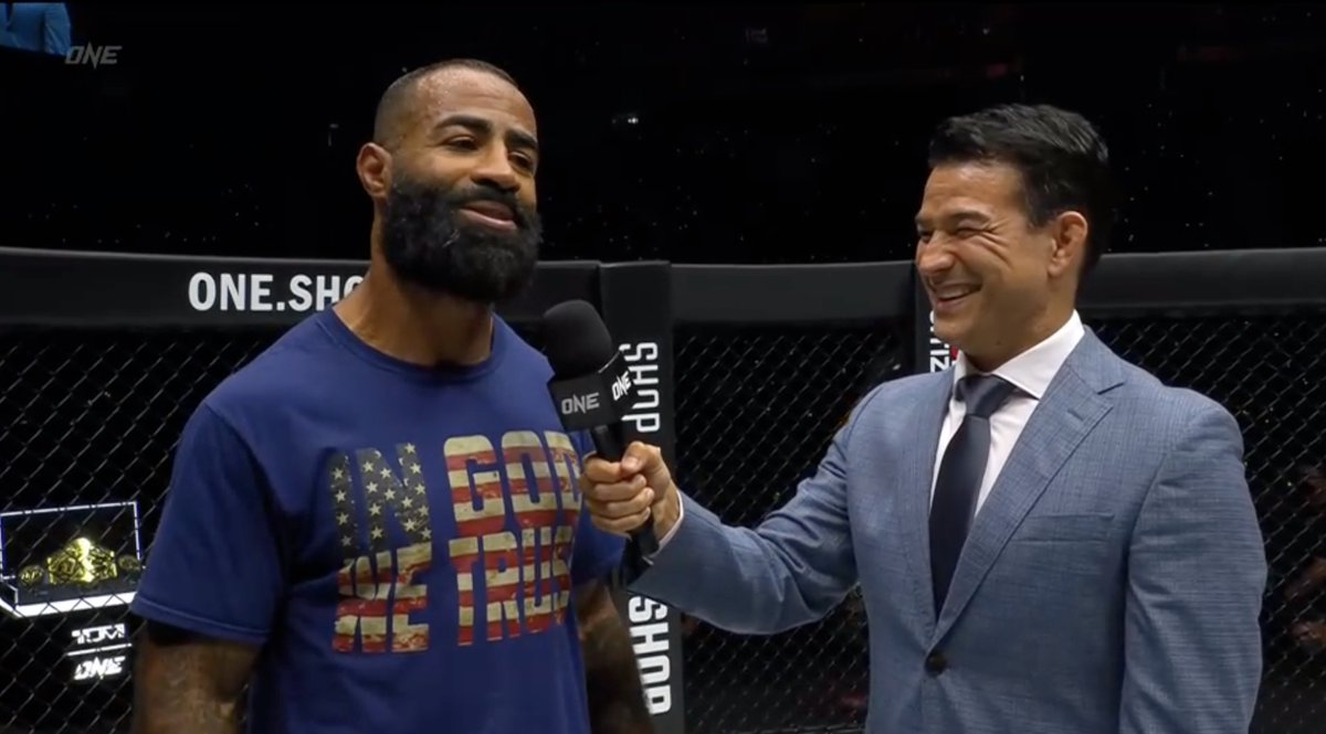 ATSteveDuncan's tweet photo. Alexandre se retira tras ganar sus últimos dos combates. Uno en MMA y otro en Muay Thai. En la entrevista es honesto y prioriza el futuro. Solo es sensato en su actuar. Además, se lleva un bono de $50.000 dólares. #ONEOnPrimeVideo4 #MuayThai #CosmoAlexandre https://t.co/H8srnEhc4K