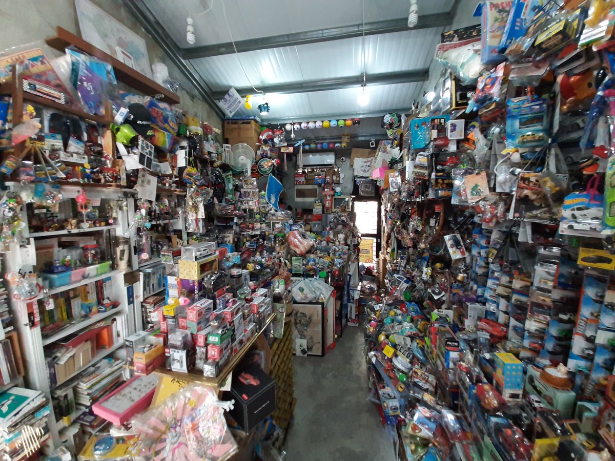 taiwanreporter's tweet photo. The moment I stepped into this shop, my brain shut down due to information overload. So I am sorry I cannot tell you anything more. https://t.co/b6uKdrR7El