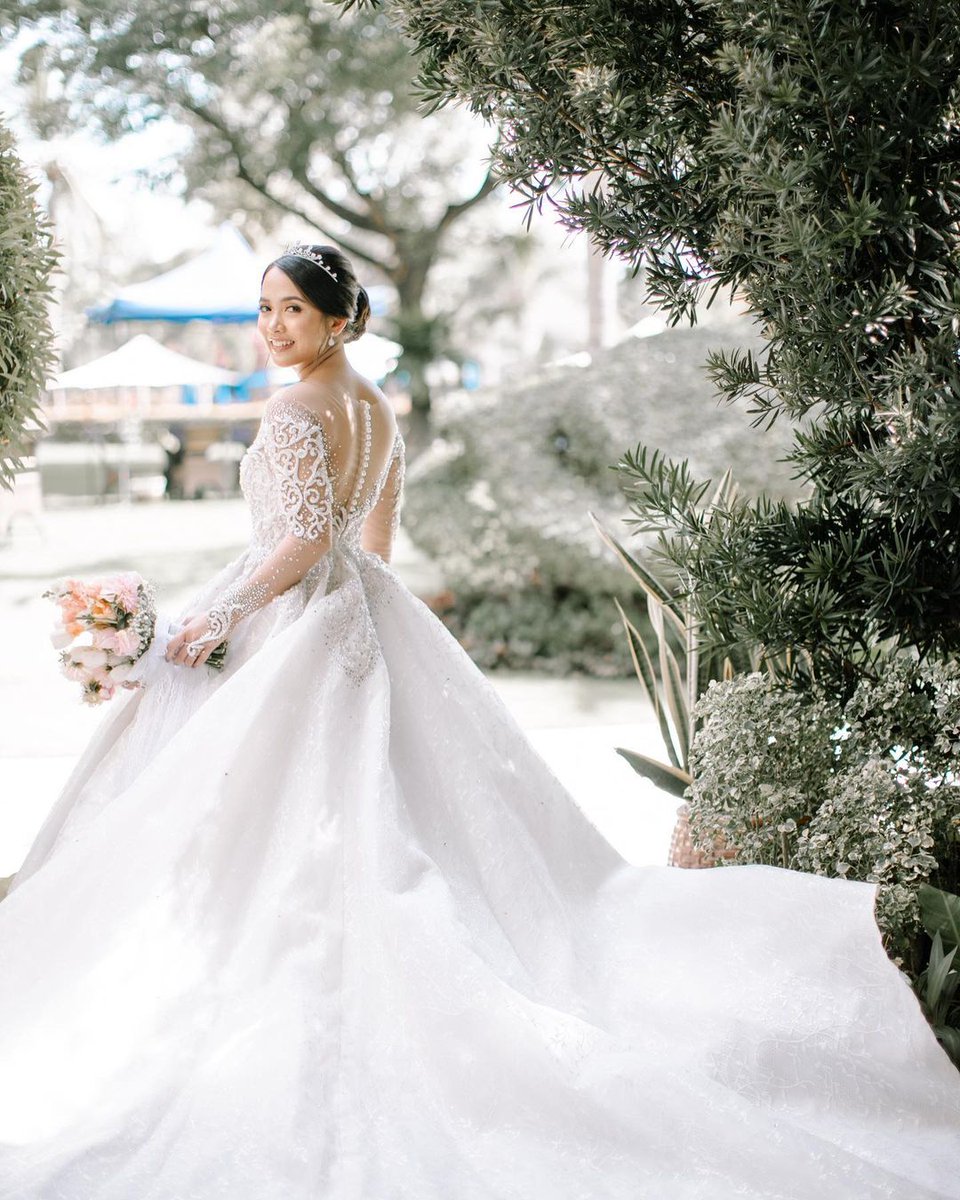 jparkresort's tweet photo. Finding a wedding dress is more than just a fitting. It's a process, a memory in the making. Dreams do come true for @gailamoindaclan as she wore her dream gown into reality.⁣
⁣
Plan your special occasions with us and contact our Event Sales Team at +63 494 5000.⁣
⁣ https://t.co/6rvJUAv375