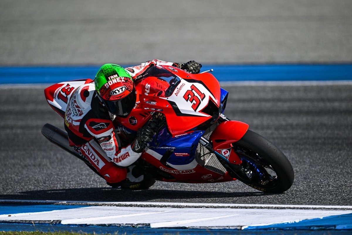 HADRwithSHOWA's tweet photo. Qualifying this morning with Sunshine ☀️ 

#asiaroadroadracing2022 #asiapower#showasuspension #poweredbymotul #showadenki #cbr1000rrr 
#hondaasiadreamracing 
#hondaasiadreamracingwithshowa 
#🇮🇩🇮🇳🇻🇳🇹🇭🇵🇭🇲🇾🇦🇺🇯🇵 https://t.co/ALdTwapB9C