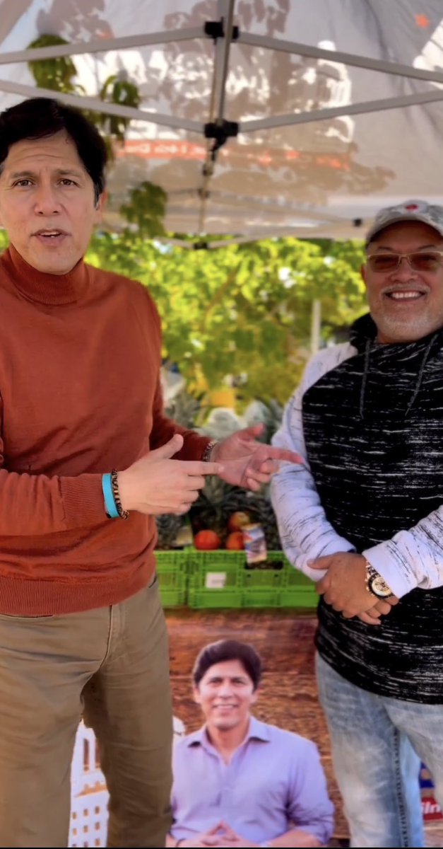 AxumSelassie's tweet photo. KDL did an event today with Glen Curado of World Harvest Food Bank in Boyle Heights.
Curado just might have a bigger ego than Kevin himself and should be shamed for helping sanitize KDL’s image. Curado thinks of himself as a savior - his words, not mine https://t.co/Vr3Ohg5t42
