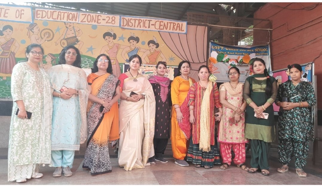 GGSSS_NRR's tweet photo. Celebrating Constitution @73 in Deshbhakti Curriculum on occasion of Constitution Day

Special Assembly | 19th November https://t.co/xe9ZExG62E