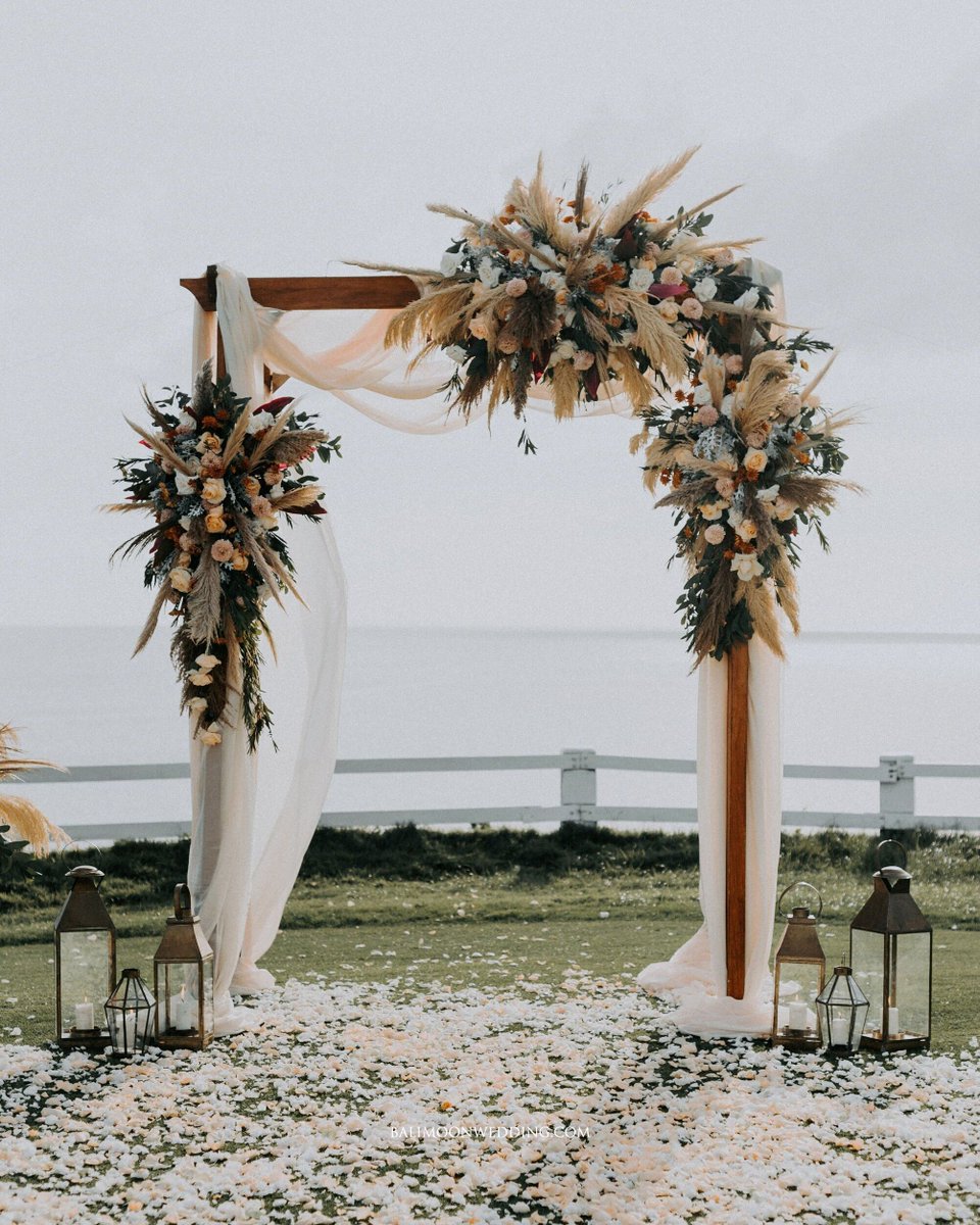 balimoonwedding's tweet photo. Private clifftop elopement with an amazing ocean view. From the wedding of Carley &amp; Patrick 💕 💕

📸 @themarvelous_pictures
🌷 @mystyleweddingdecoration

#weddinginbali #elopement #balielopement #baliengagement #baliwedding #baliforestwedding  #balisunsetwedding #junebugweddings https://t.co/2KPQokoSUv