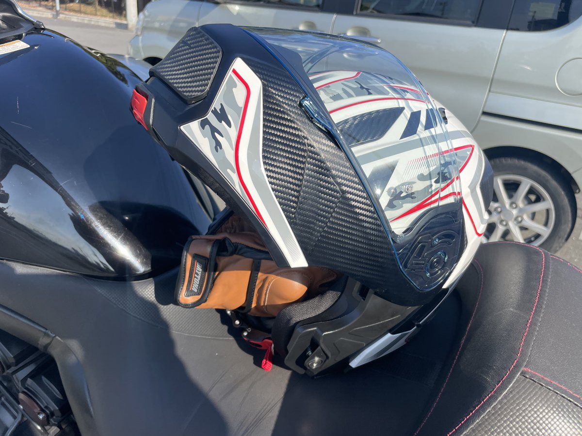 maboTRdriver's tweet photo. 本日、急遽休みになったので軽くツーリング。

ヘルメットも新調。
今度はシステムヘルメットにしてみた。

帰りに、飯能市にある肉丼本舗でランチ。

今年、あと何回乗れるだろう。 https://t.co/dmrYC0R9hr