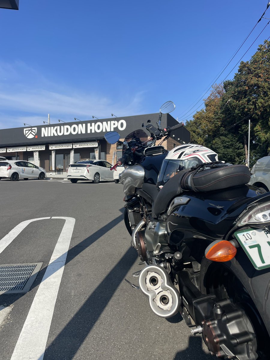 maboTRdriver's tweet photo. 本日、急遽休みになったので軽くツーリング。

ヘルメットも新調。
今度はシステムヘルメットにしてみた。

帰りに、飯能市にある肉丼本舗でランチ。

今年、あと何回乗れるだろう。 https://t.co/dmrYC0R9hr