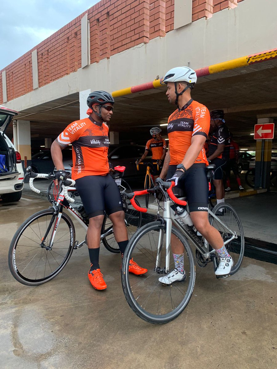 Vitality_SA's tweet photo. Thanks for riding with us this morning at our @RideJoburg social ride with professional cyclist @darylimpey 🤩 He’s sharing expert race tips while enjoying a @virginactiveSA cooldown and #TeamVitality snacks. Join us tomorrow at the Team Vitality hospitality area at FNB Stadium. https://t.co/BfvtyXg2r9