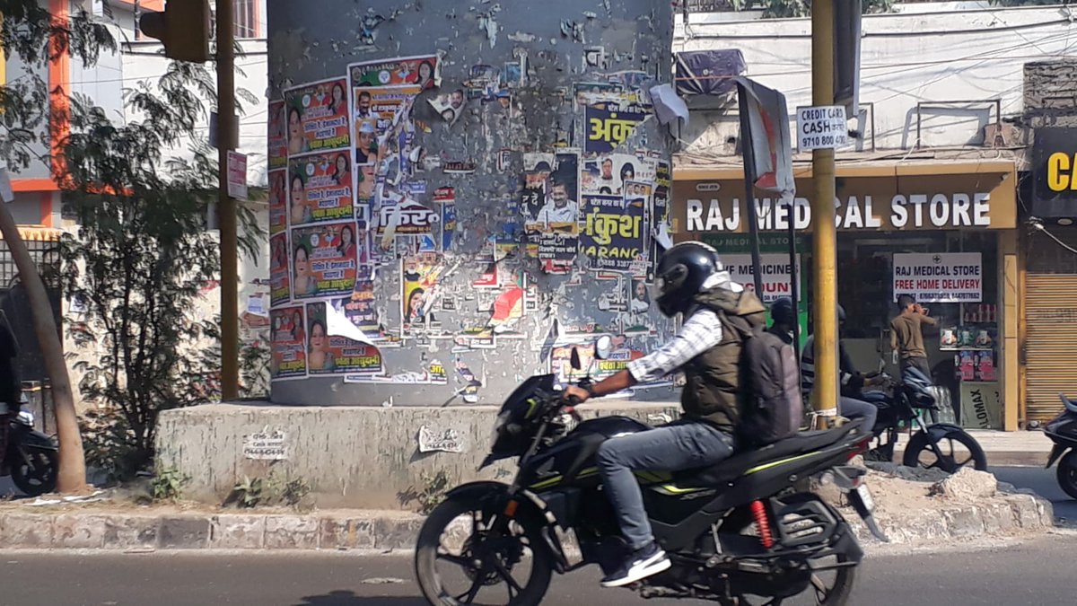 shankarVrikshit's tweet photo. Putting up commercial or political hoardings, posters, banners and wall paintings at non-designated sites in the city was made punishable by a jail term or fine up to Rs 50,000 under the Delhi Prevention of Defacement of Property Act, 2007.
@CMODelhi @OfficialDMRC @DelhiPolice https://t.co/vzqRWA9RJ2