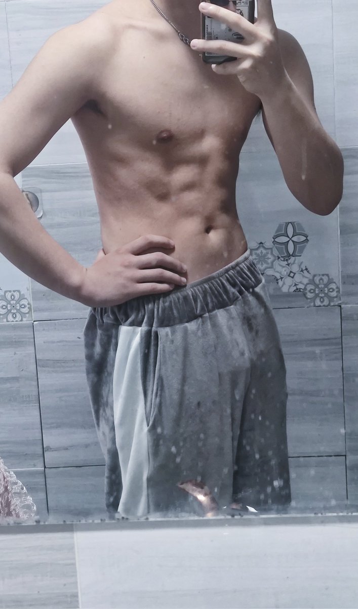 quany1zed's tweet photo. 天蝎当然要做男菩萨。反差婊们喜欢看腹肌和🐔吧的 直接点赞给你图好���的拷打一下 #腹肌直男 #腹肌弟弟 #鸡巴 #反差婊 #男菩萨 #羞辱 https://t.co/AmXHZTPNCZ