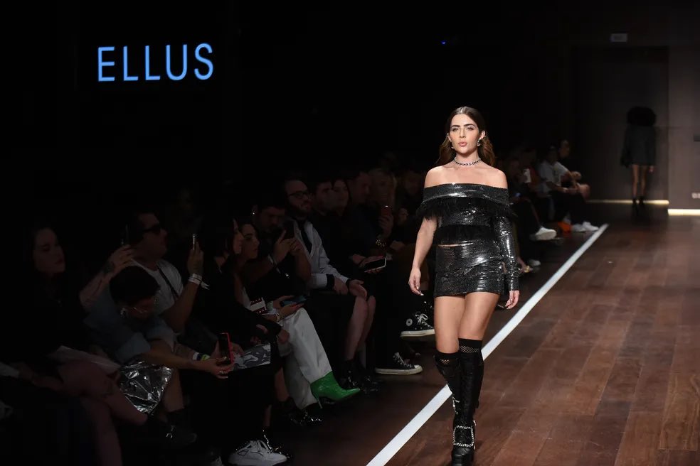 fcmalibujade's tweet photo. “Ela não anda, ela desfila…”
Senhoras e senhores, ela é Jade Picon. Jadoca desfilou para a Ellus no SPFW, e estamos como? Orgulhosos demais, desse mulherão que só decola! https://t.co/vsfq3NHTXc