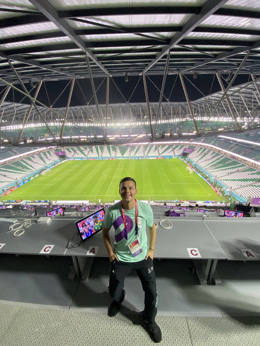 SCarreno10's tweet photo. Mi primer mundial de fútbol, Qatar 2022.

El Education City Stadium será la oficina durante este mes, un gran reto profesional, pero un honor ser parte del equipo de Operación de Medios. 

Gracias a la vida que me permitió cumplir este sueño: Qatar 2022 🇶🇦 https://t.co/gCF0j25Ime