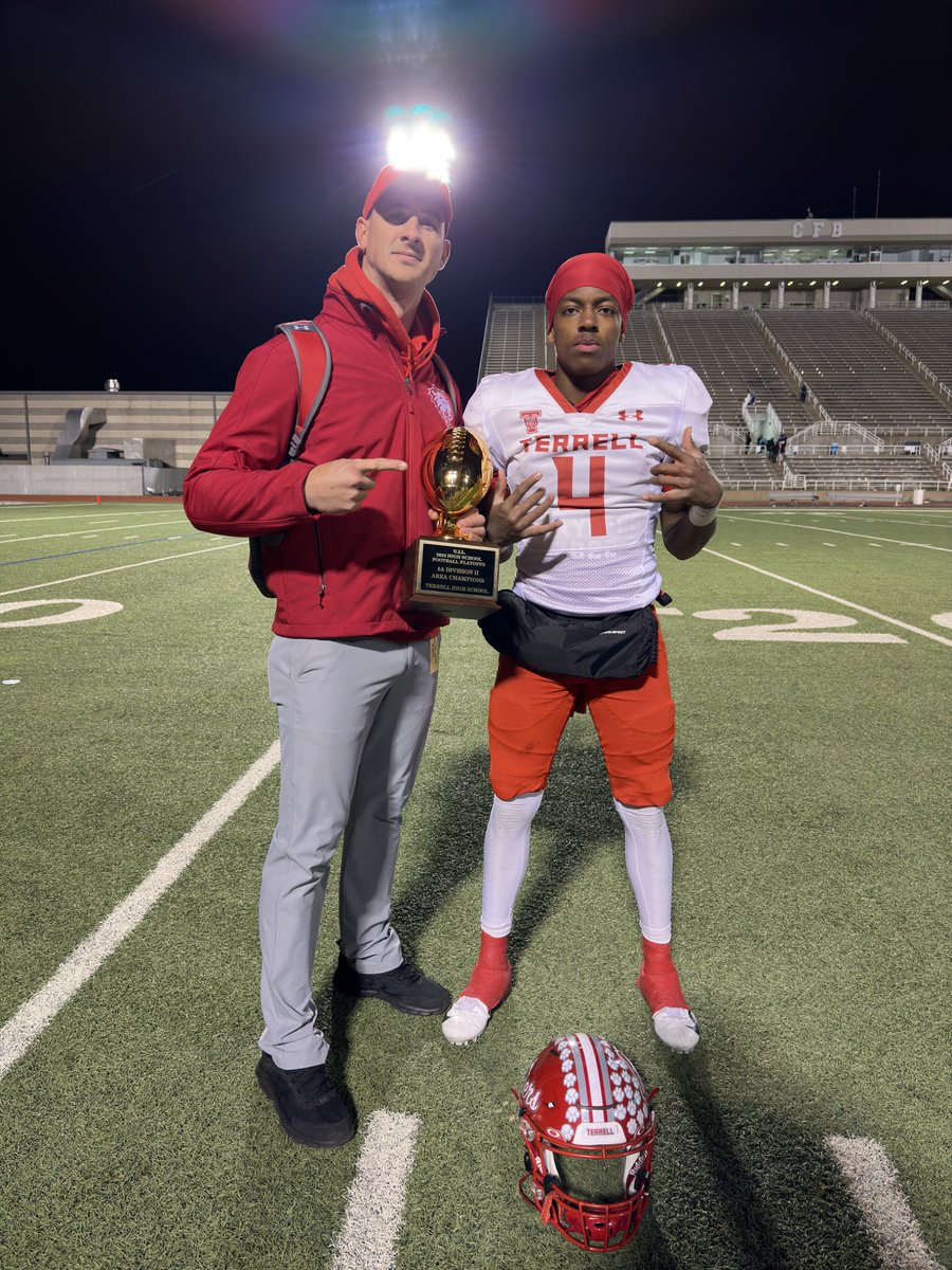 CoachChristianJ's tweet image. Tiger Q @lindonhenderson #ontimeontarget @TerrellTigerFB Area Champion Q 🏆🏈
Super Proud of this kid and his teammates!