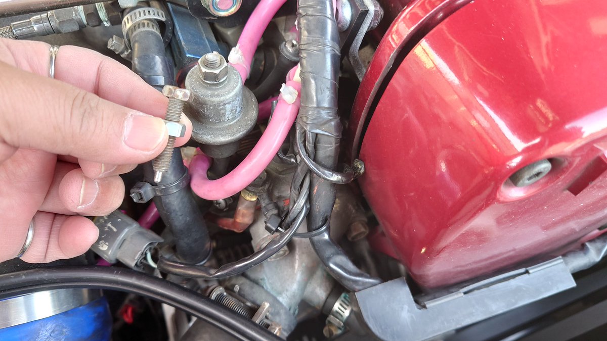 GIGAMAX25_390ps's tweet photo. また余計なボルトが折れてしまった…(>_<)
NISMOのプレッシャーレギュレタに付いている、
燃料の圧力の初期値を出すためのボルト🔩
これまた特殊で、
先が細くなっているから、
作りました😅
#BNR32,#BNR ,#N1エンジン,#RB26 ,#RB,#TO4R ,#シングルタービン https://t.co/dQ3AJuWaPY