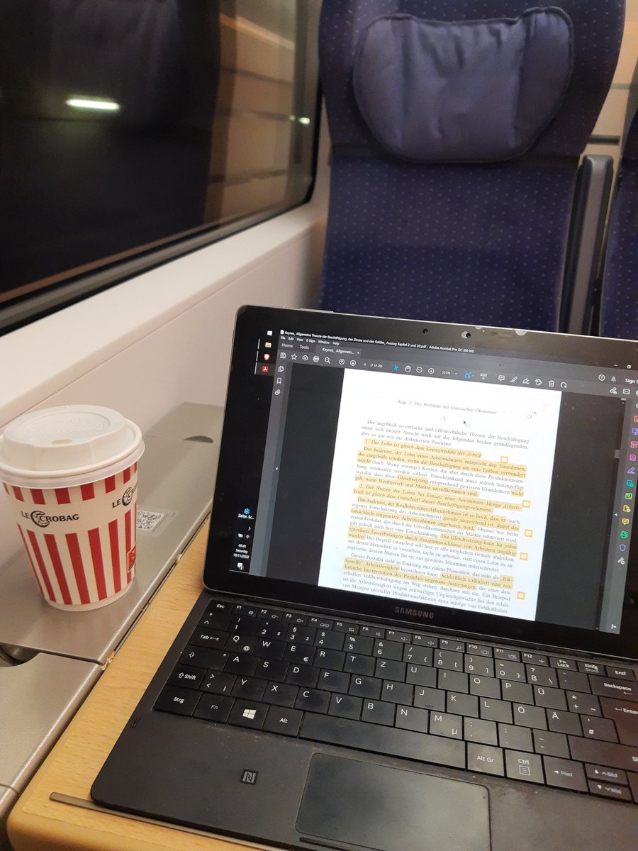 Jacob Bohé (@jacob_bohe) on Twitter photo In den letzten Wochen eingeübte Praktik: Auf Zugreisen die Lehre mit <a href="/FredericKunkel/">FredericKunkel</a> vorbereiten. Nächste Woche gibt's dann Keynes und die Beschäftigung. In den letzten Wochen eingeübte Praktik: Auf Zugreisen die Lehre mit <a href="/FredericKunkel/">FredericKunkel</a> vorbereiten. Nächste Woche gibt's dann Keynes und die Beschäftigung.
